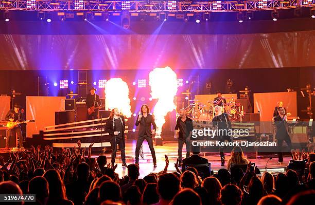 Recording artists Caleb Johnson, Constantine Maroulis, Chris Daughtry, James Durbin and Bo Bice perform onstage during FOX's "American Idol" Finale...