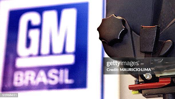 The seat of the automobile Corsa model, produced by General Motors, is seen with a red piece of anchorage of the lap belt 16 October 2000 during...