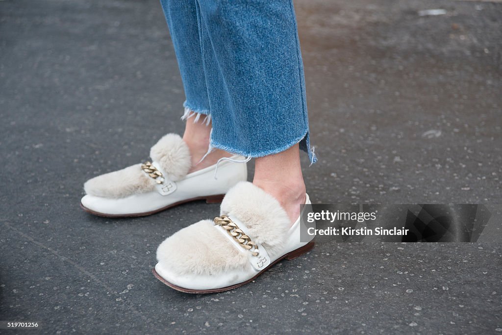 Street Style -Paris Fashion Week : Day Six Womenswear Fall Winter 2016/2017