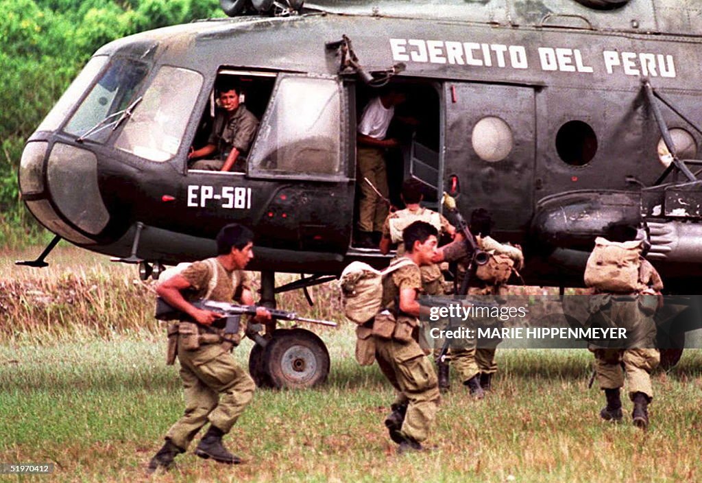 A group of Peruvian soldiers evacuate by helicopte