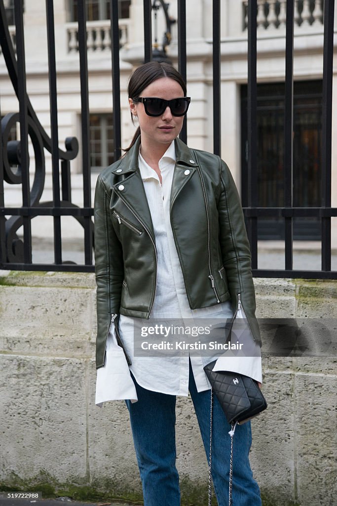 Street Style -Paris Fashion Week : Day Six Womenswear Fall Winter 2016/2017