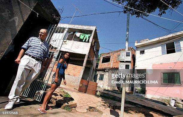 Eduardo Suplicy Brazilian senator of opposition and one of the candidates of the 2002 presidential election by the Worker's Party , walks favela de...