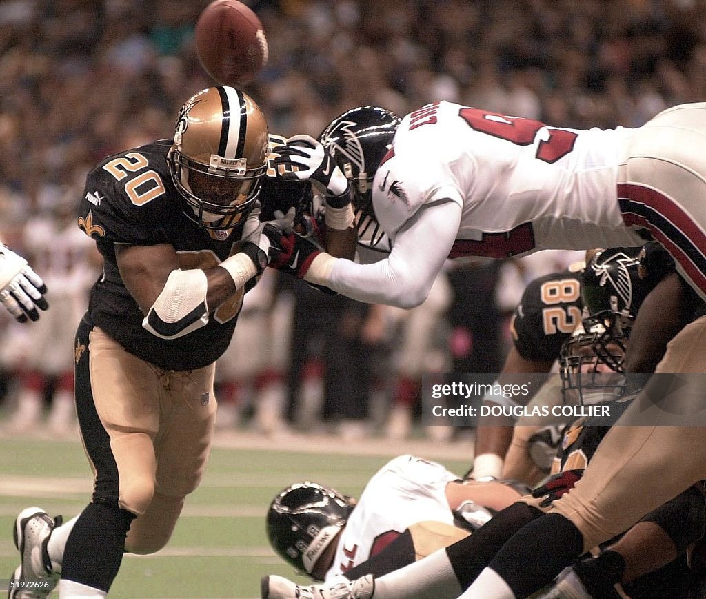 New Orleans Saints' Terry Allen (L) loses the ball