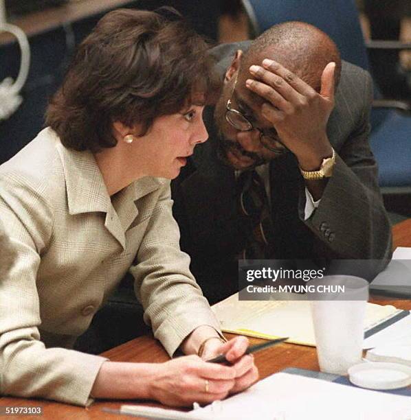 Prosecutors Marcia Clark and Christopher Darden confer during the cross-examination of Los Angeles police criminalist Andrea Mazzola 25 April in the...