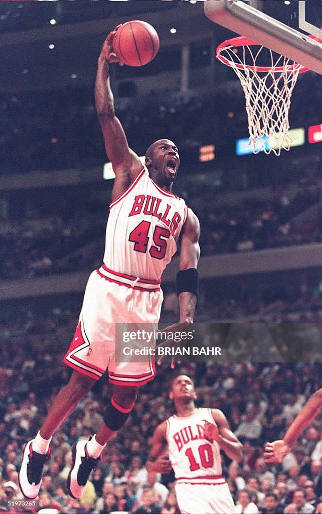 Michael Jordan of the Chicago Bulls cuts through t
