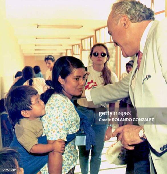 Mexico's ambassador to Guatemala, Guillermo Cosio, greets Juana Ixcop and her son on 07 August 1995 in Guatemala city. Ixcop in one of 400 refugess...