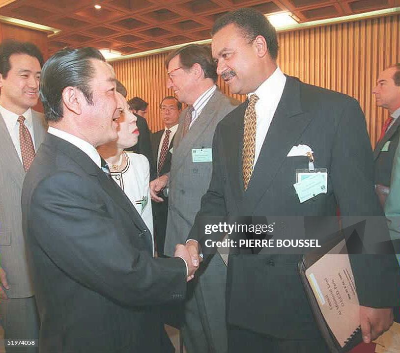 US Treasury Secretary Ron Brown (R) and Japanese