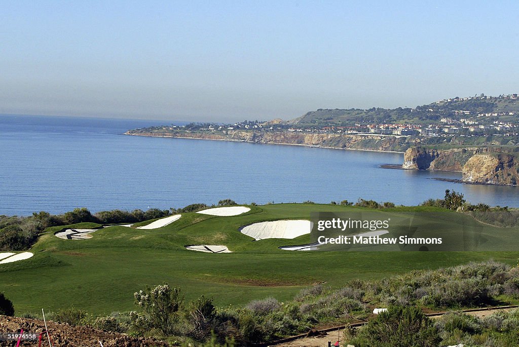 Donald Trump Unveils The "Trump National Golf Club"