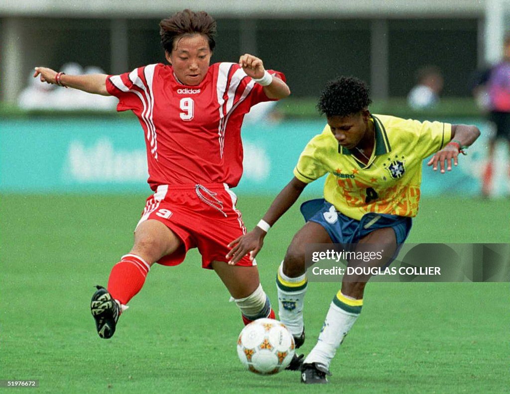 Sun Wen of Chinsa and "Formiga" of Brazil battle f