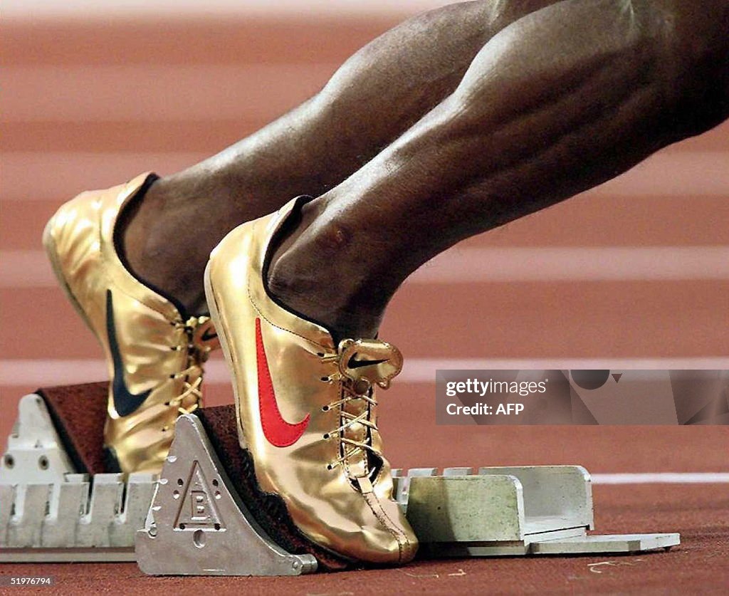 Michael Johnson of the US starts the 400 meter das