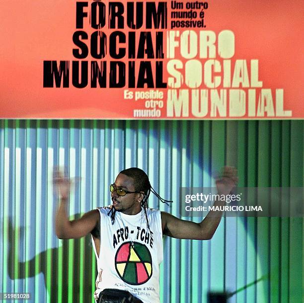 The African-Brazilian Afro Tche gives a concert during the opening of the Social Worlds Forum in Porto Alegre, Brazil, 25 January 2001. El grupo...