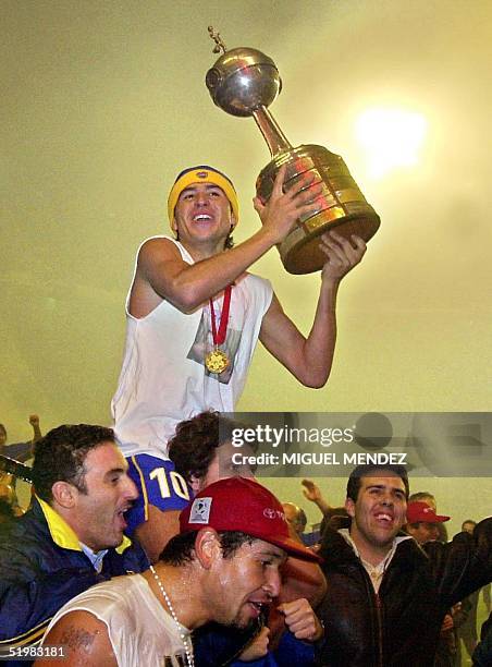 Juan Riquelme, captain of Argentina's Boca Juniors raises the Copa Libertadores de America trophy, 28 June 2001 in Buenos Aires, Argentina. Boca...