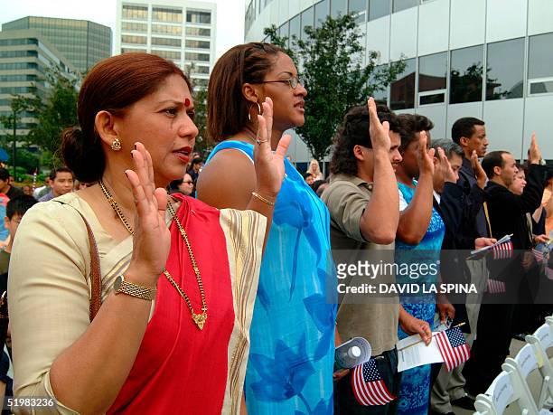 Patricia Goyal of India recites the Oath of Allegiance along with fifty other people of 27 different national origins 04 July 2001 during a...