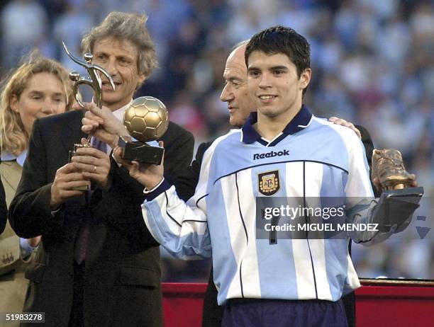 Argentinian soccer player Javier Saviola and coach Jose Pekerman celebrate their victory over Ghana in the final of the World Cup Sub-20...