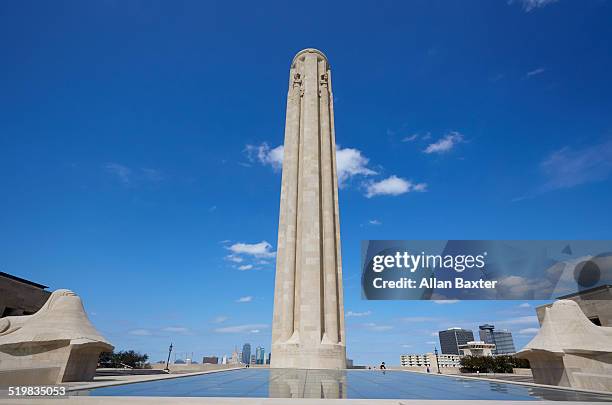 liberty memorial in kansas city - kansas city missouri stockfoto's en -beelden