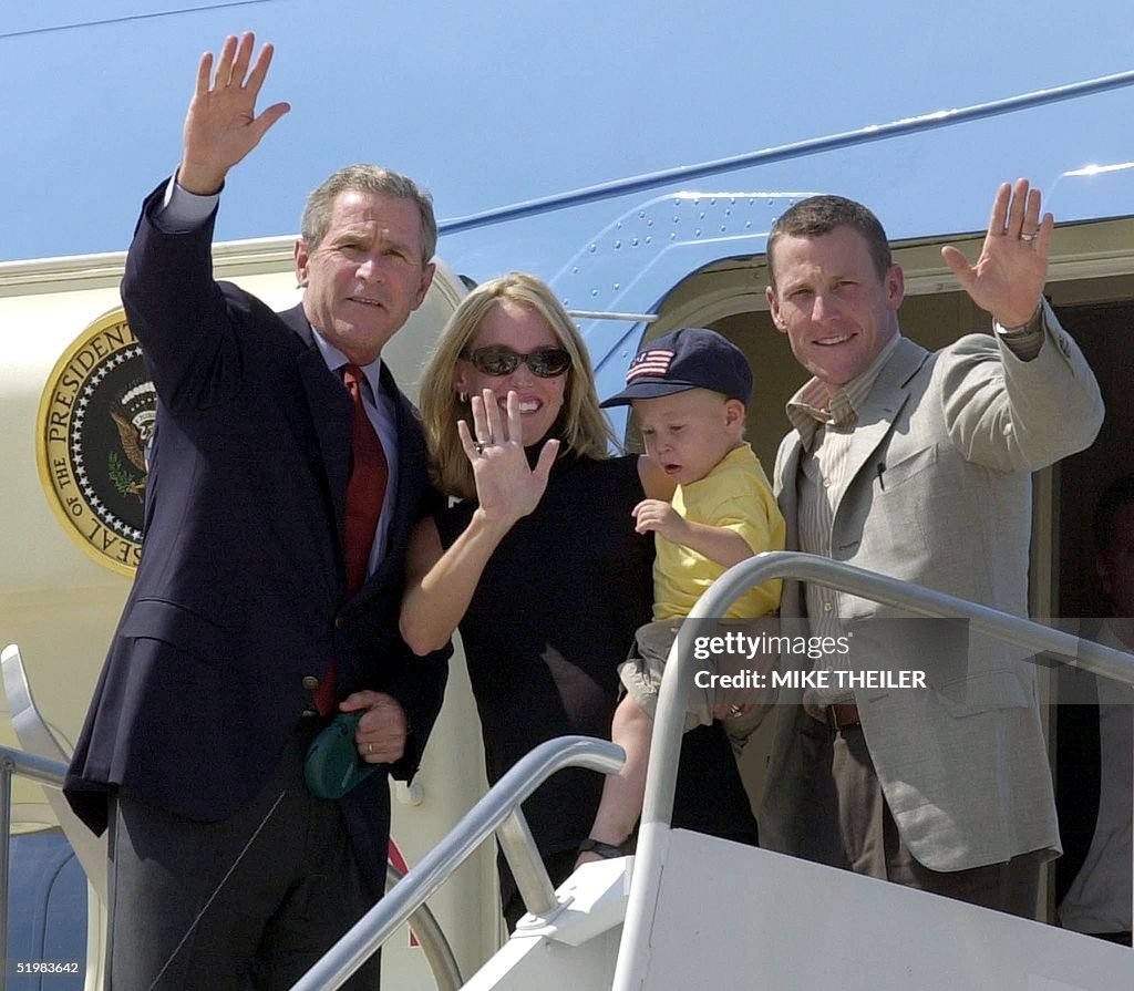 US President George W. Bush (L) waves with three-
