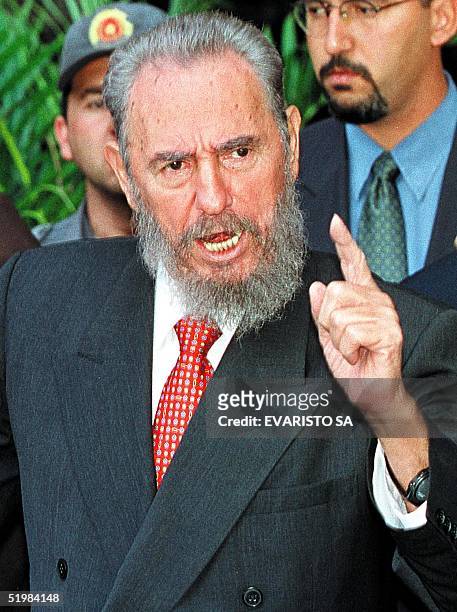 Fidel Castro answers questions from reporters in Brasilia, Brazil 03 Septemeber 2001. El presidente de Cuba Fidel Castro contesta a una pregunta de...