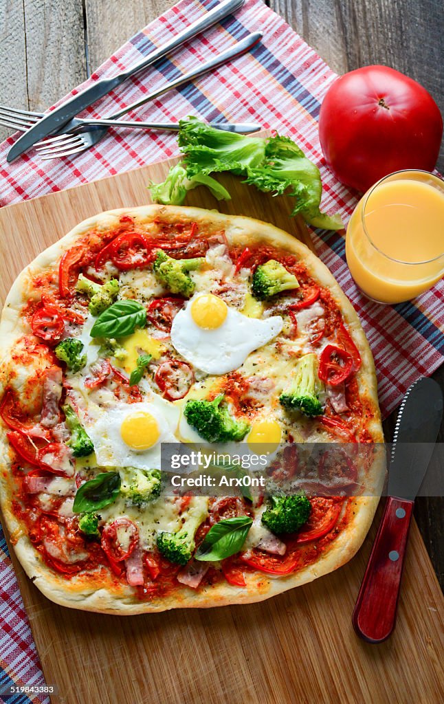 Breakfast pizza