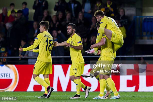 Bakambu del Villarreal CF celebrates his goal during UEFA Europa League quarterfinals first leg match between Villarreal CF v Sparta Prague at El...