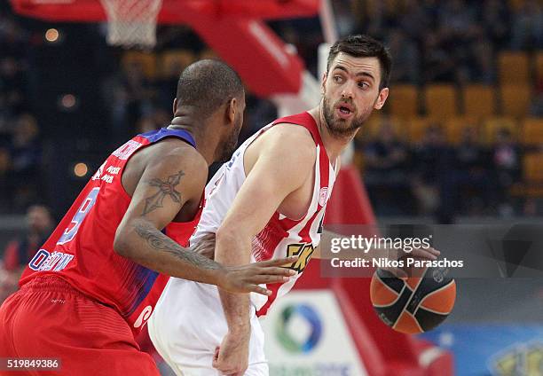 Vangelis Mantzaris, #17 of Olympiacos Piraeus in action during the 2015-2016 Turkish Airlines Euroleague Basketball Top 16 Round 14 game between...