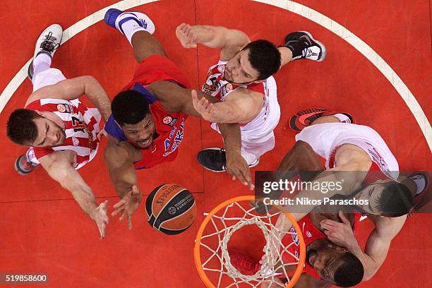 Kyle Hines, #42 of CSKA Moscow competes with Vangelis Mantzaris, #17 of Olympiacos Piraeus during the 2015-2016 Turkish Airlines Euroleague...