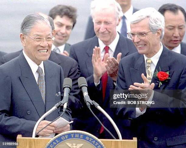 President Lee Teng-Hui of Taiwan is applauded after his introduction at a ceremony in Syracuse, New York, 08 June after he arrived for a private...