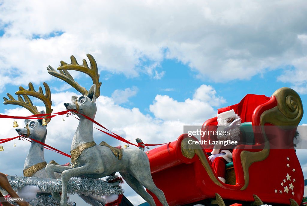 Weihnachtsmann im Schlitten im Richmond Santa-Parade