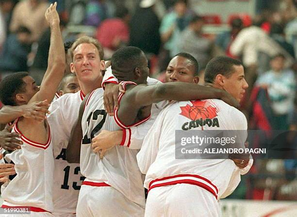 Jugadores de la seleccion de basquet de Canada festejan el triunfo sobre Brasil ,23 agosto, en el estadio Ruca Che de Neuquen, Argentina, por el...