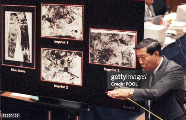 Defense forensic expert scientist Dr. Henry Lee explains to the jury... News Photo - Getty Images