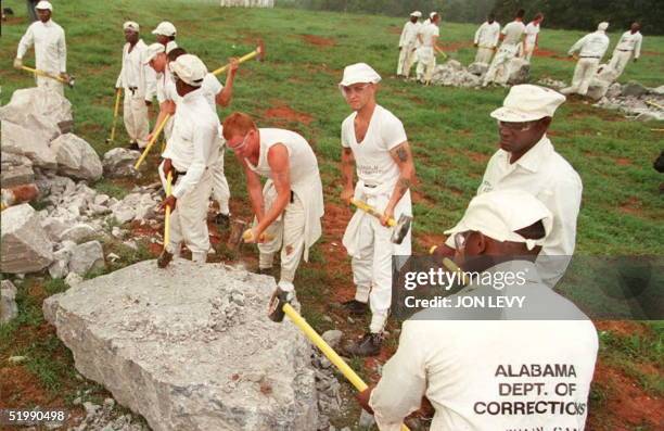Prrisoner Breaking Rocks Limestone County Correctional Facility Photos and Premium High Res ...