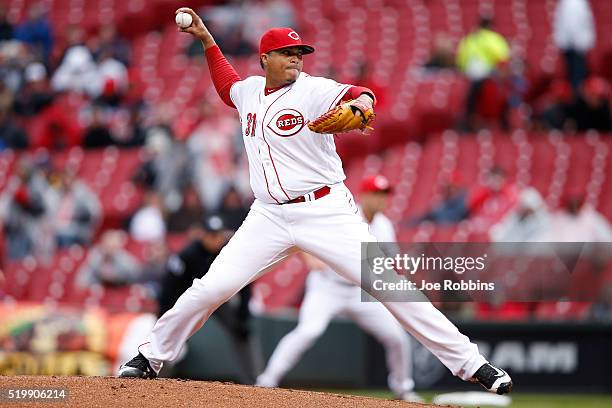 Alfredo Simon of the Cincinnati Reds pitches in the first inning of the game against the Pittsburgh Pirates at Great American Ball Park on April 8,...