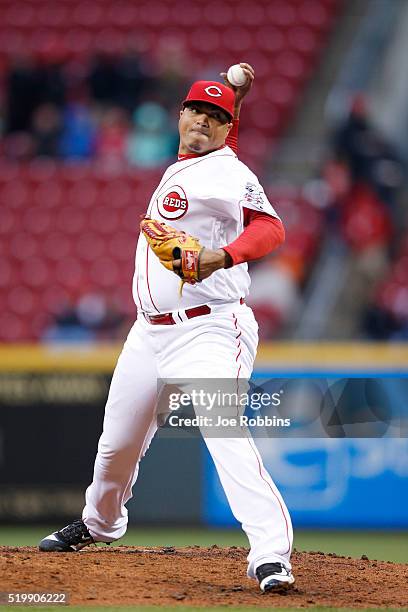 Alfredo Simon of the Cincinnati Reds pitches in the second inning of the game against the Pittsburgh Pirates at Great American Ball Park on April 8,...