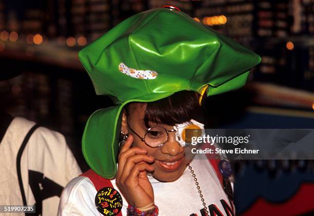 984 Lisa Left Eye Lopes Photos & High Res Pictures - Getty Images