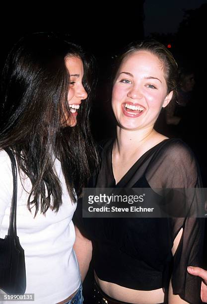 Shiri Appleby and Roswell Erika Christensen shop Noir store, New York, June 19, 2001.