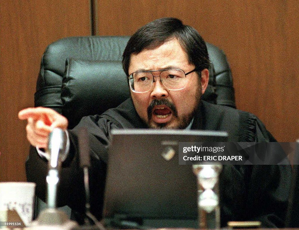 Judge Lance Ito points to and yells at defense att