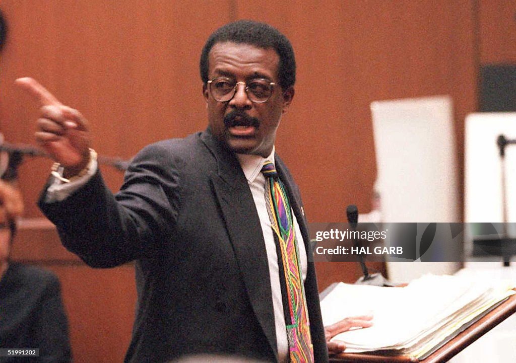 Defense lawyer Johnnie Cochran Jr. points to the d