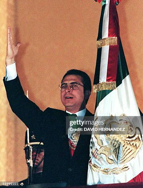 Cientos de miles de personas se congregaron esta noche en la Plaza de la Constitucion, de la capital mexicana, para escuchar al presidente Ernesto...