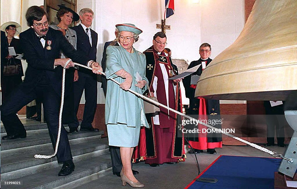 Tim Hurd Queen Elizabeth II , with the aid of Timothy Hurd , tolls the Bourdon ...