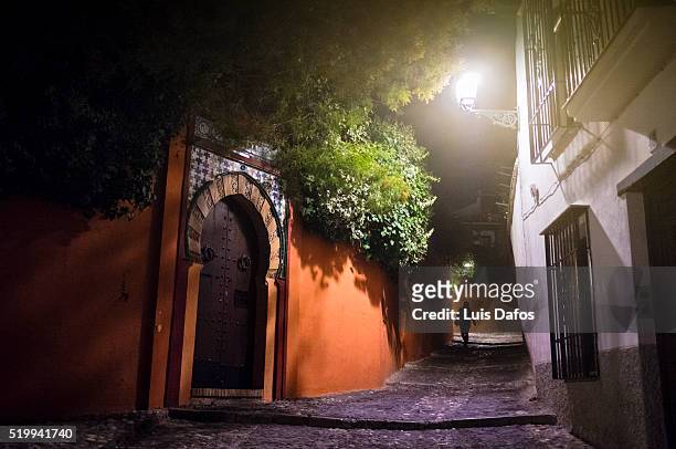 granada, albaycin, night - pebbled road stock pictures, royalty-free photos & images