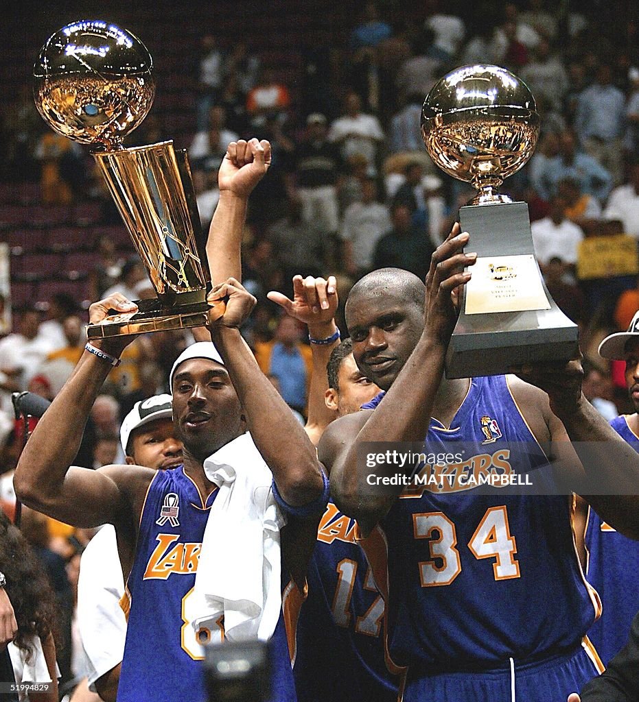 Los Angeles Lakers Kobe Bryant (L) and Shaquille O