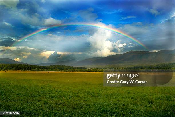 rainbow over valley - cades cove foto e immagini stock