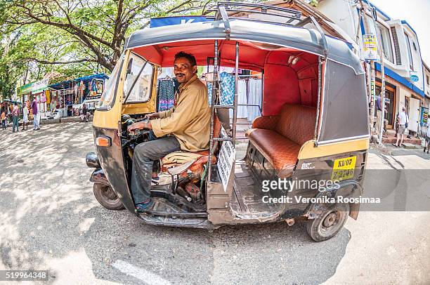 tuk-tuk driver in kochi, india - cochin stockfoto's en -beelden