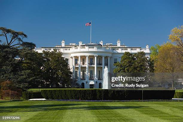 united states white house and south lawn - white house exterior fotografías e imágenes de stock