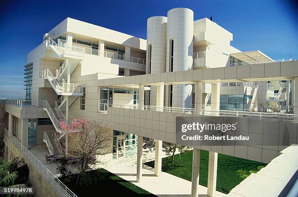 exterior of the getty center - getty centre fotografías e imágenes de stock