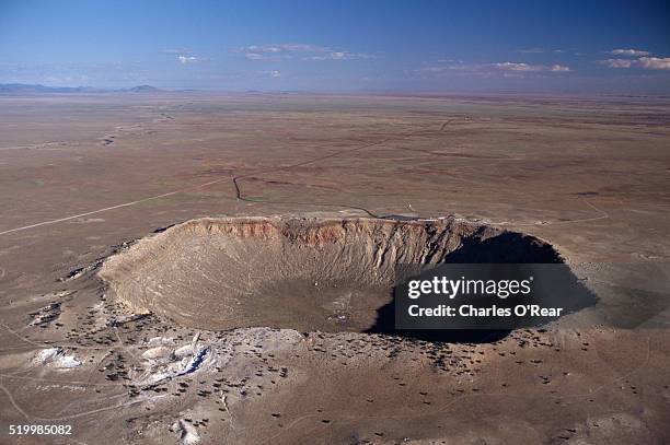 barringer meteor crater - meteor ストックフォトと画像