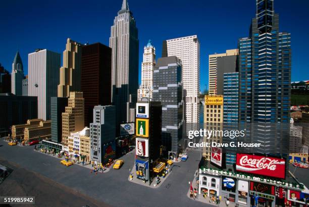 miniature manhattan skyline made from legos - building lego stock-fotos und bilder