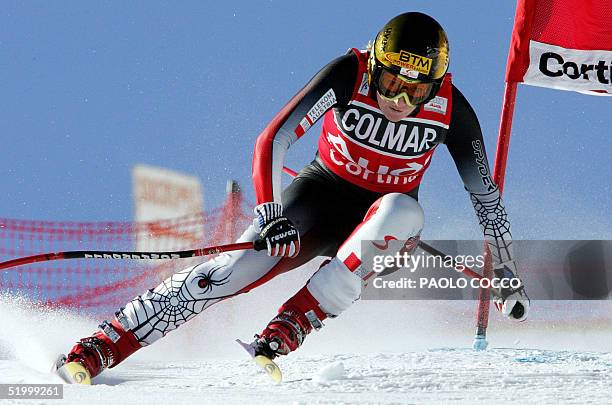 Austrian Renate Goetschl speeds down during the 6th Women's World Cup downhill race in the Italian northern resort of Cortina 16 January 2005....