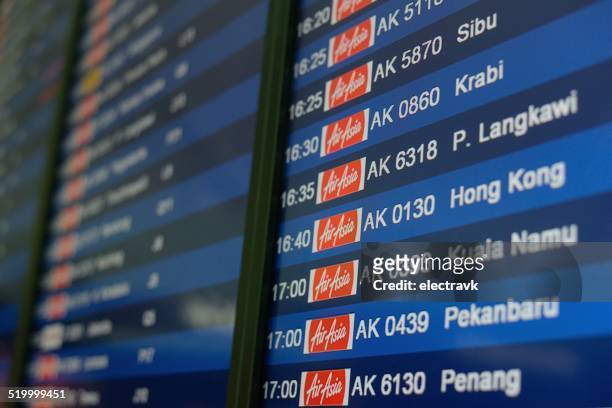 flight information - kuala lumpur airport stockfoto's en -beelden