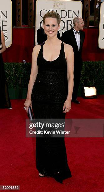 Actress Laura Linney arrives at the 62nd Annual Golden Globe Awards at the Beverly Hilton Hotel on January 16, 2005 in Beverly Hills, California.