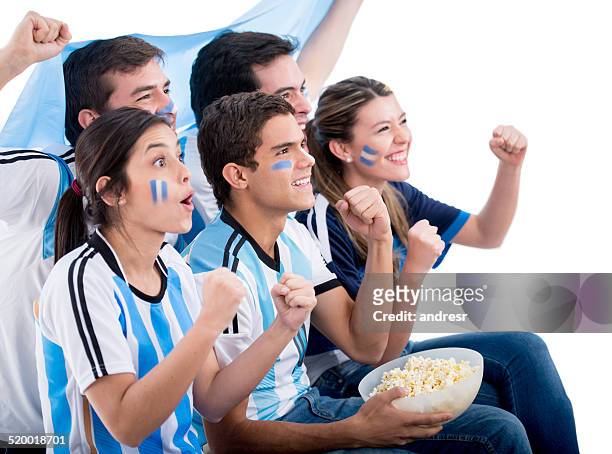 argentinische fußballfans vor dem spiel - argentina fan stock-fotos und bilder